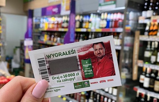 Loteria Żabki - do wygrania 10 tys. zł na zakupy lub piłka z autografem Jerzego Dudka