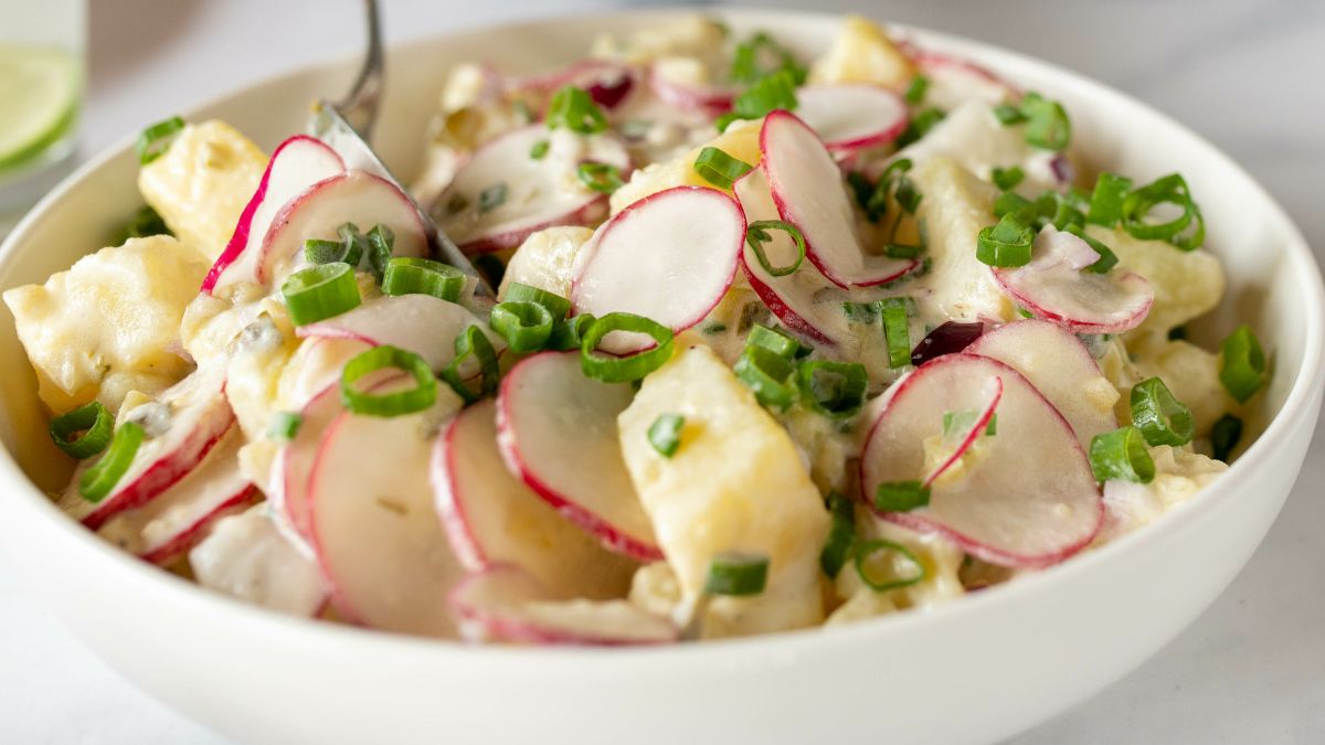 Sałatkę do grilla uzupełniam o pyszne nowalijki