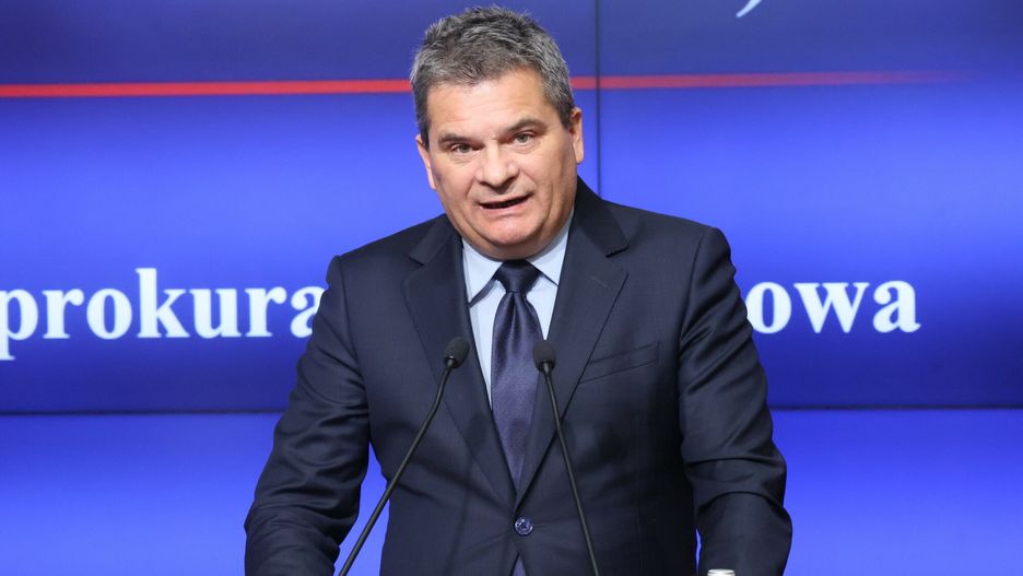 Prokuratura Krajowa o post?powaniach karnych ws. Orlenu
Fot. Wojciech Olkusnik/East News, Warszawa, 30.04.2024. Konferencja prasow? Prokuratora Krajowego Dariusza Korneluka (n/z) i Prokurator Regionalnej w Warszawie Malgorzaty Adamajtys nt. postepowan karnych dotyczacych Orlenu.
Wojciech Olkusnik