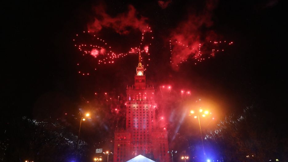 Fajerwerki podczas "Światełka do nieba" w trakcie 30. finału WOŚP
