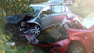 Czołówka citroena i volkswagena. Cztery osoby ranne, w tym 4-miesięczne dziecko