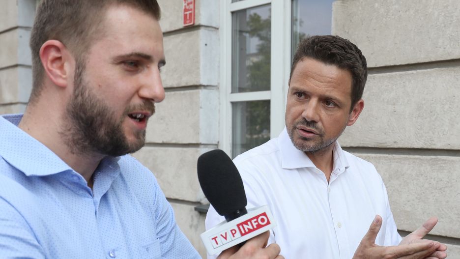 Wybory prezydenckie 2020. Rafał Trzaskowski krytykowany za uderzenie w TVP