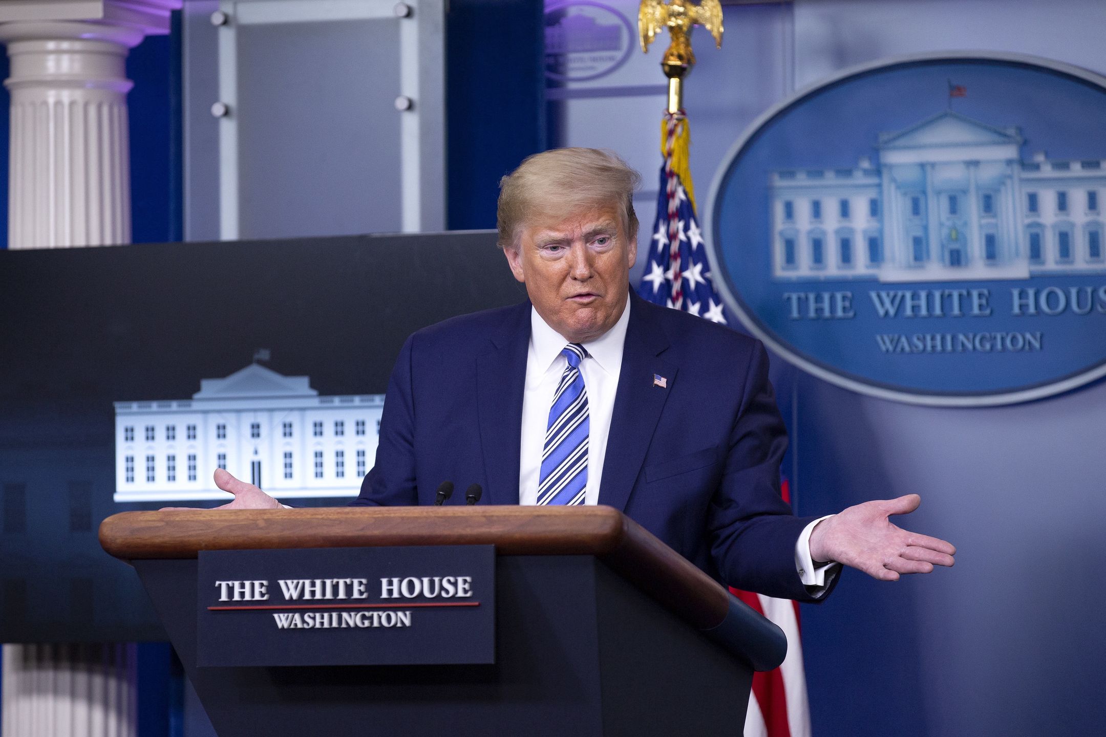 Koronawirus w USA. Donald Trump chce zamknąć granice w obawie przed "niewidzialnym wrogiem".