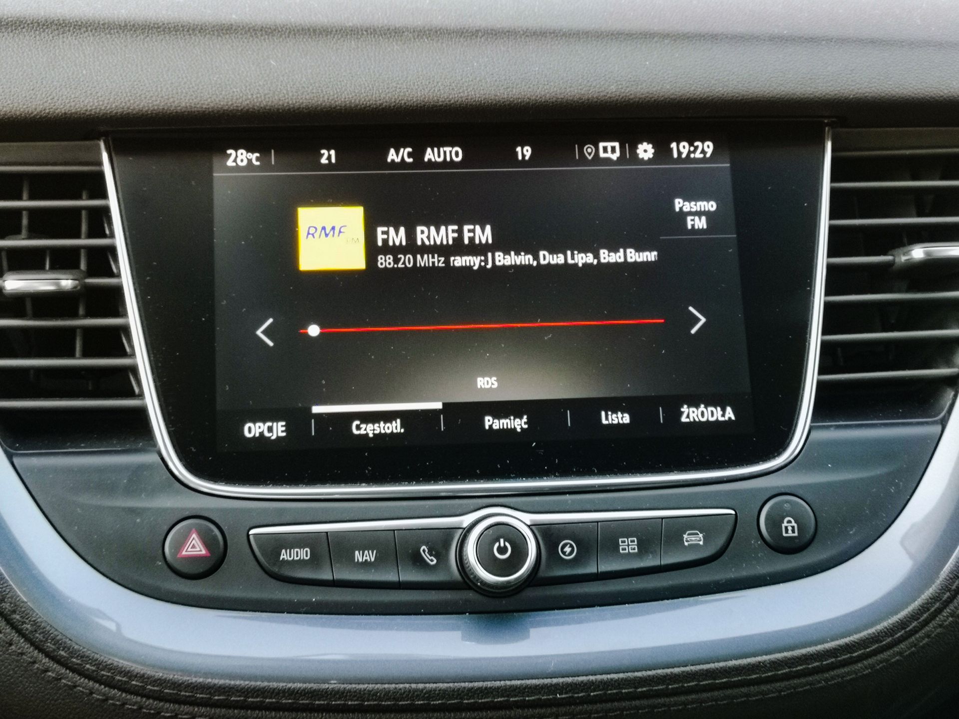 Opel Grandland X Hybrid4: Napęd hybrydowy, system odzyskiwania energii oraz wsparcie kierowcy 8