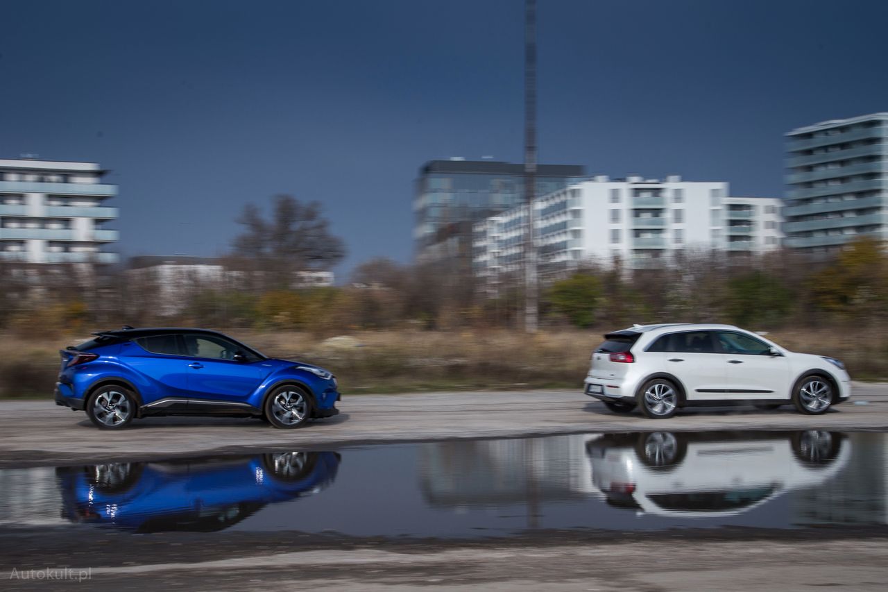 Toyota C-HR i Kia Niro (fot. Mateusz Żuchowski)