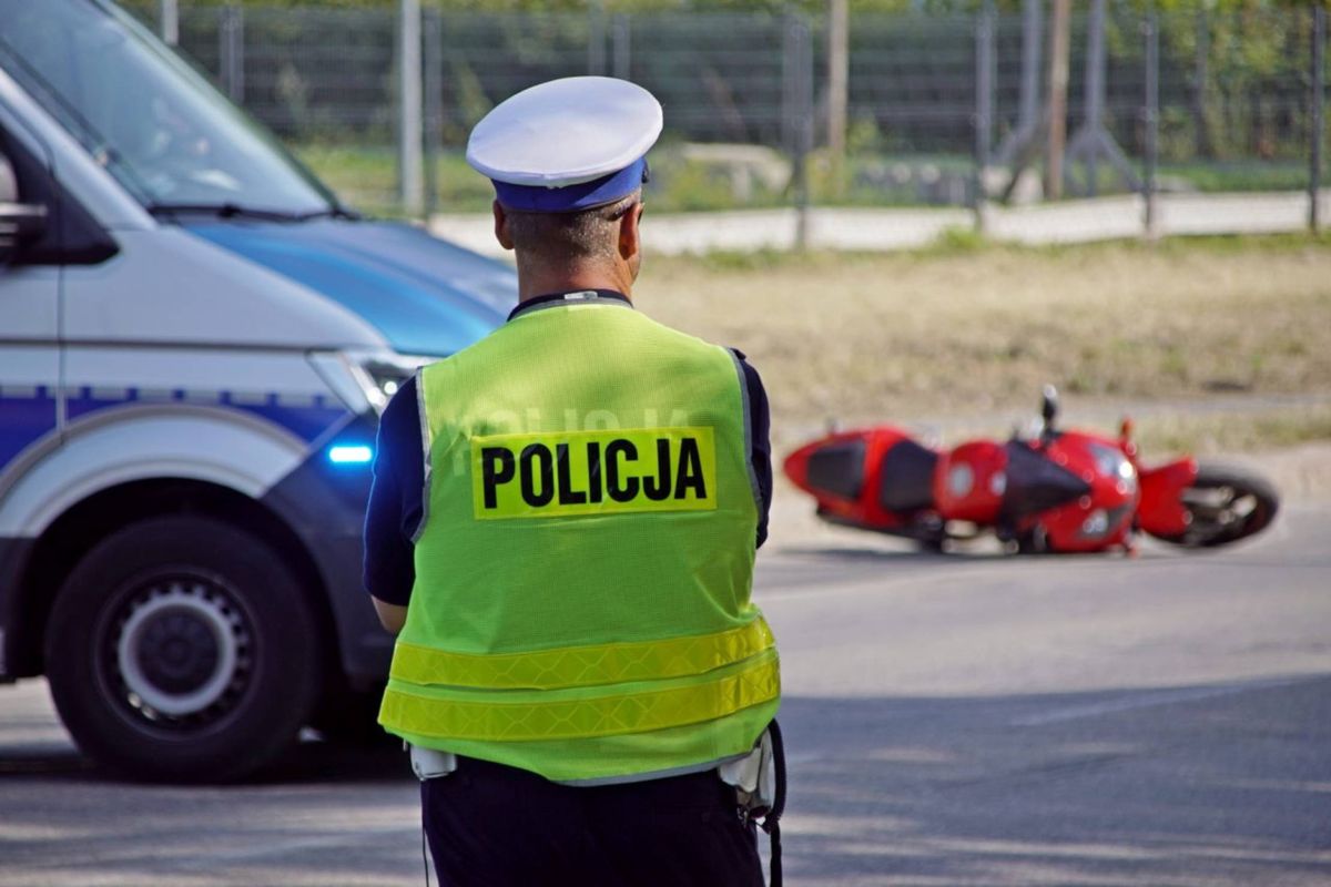 Wypadek motocyklisty. Zdjęcie ilustracyjne