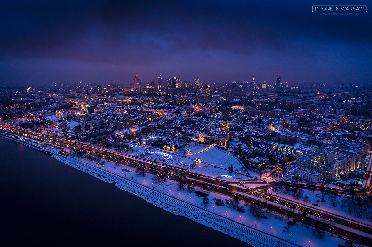 Warszawa z lotu ptaka wygląda przepięknie. Poznajcie wizję Drone in Warsaw