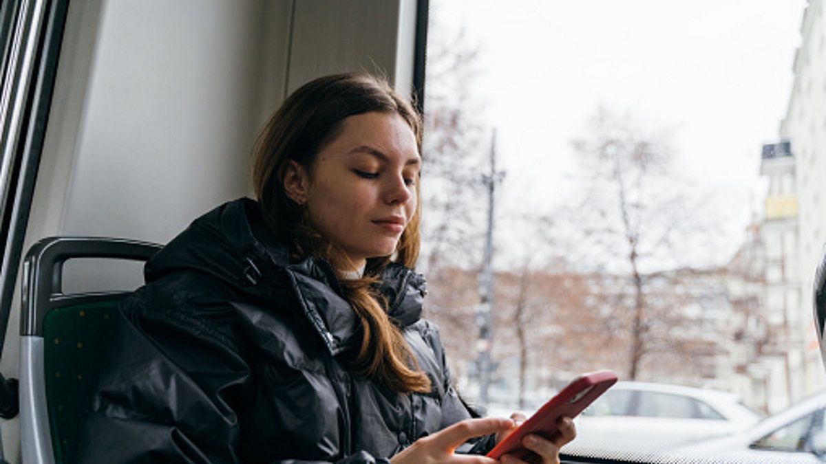 Jaki wpływ ma na młodych ludzi obcowanie z mediami społecznościowymi?