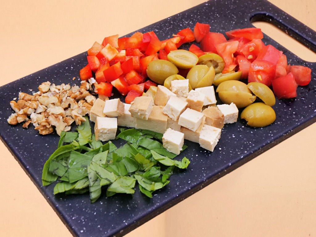 Wegańska włoska sałatka z kaszą bulgur przepis