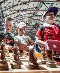 Warszawa. Wars i Sawa grają w szachy. "Królewska gra" w stolicy