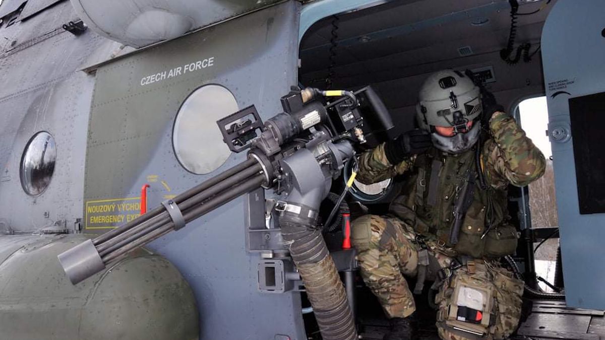 Czeskie Mi-171S zostały uzbrojone w wielolufowe Miniguny