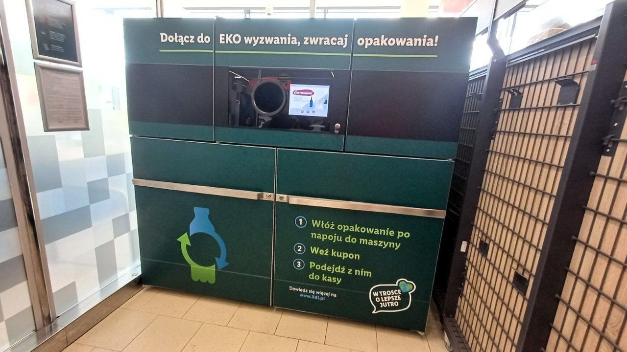 Od 1 października w dużych sklepach spozywczych na klientów będą czekały butelkomaty. W niektórych miejscach już można ich używać