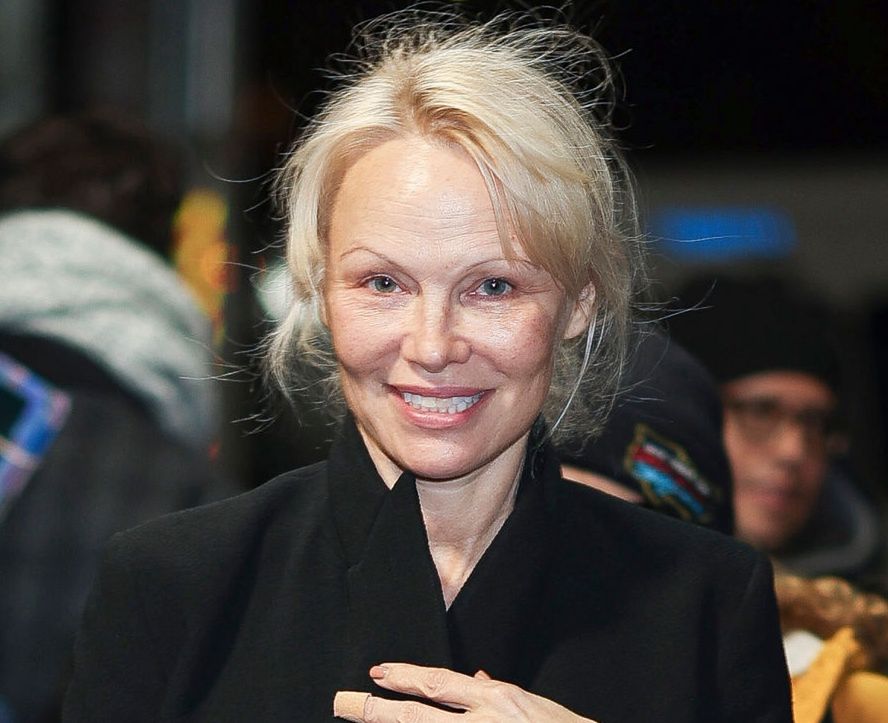 Dziadek uczył ją fińskiego. To z jego powodu Anderson chce zmienić nazwisko