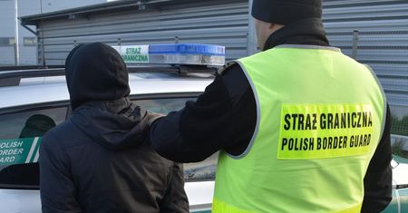 Ukrainiec ścigany czerwoną notą Interpolu zatrzymany na lotnisku. Chciał odlecieć do Irlandii