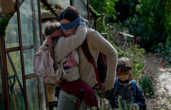 Sandra Bullock i John Malkovich w filmie "Bird Box". Nowa produkcja Netflix