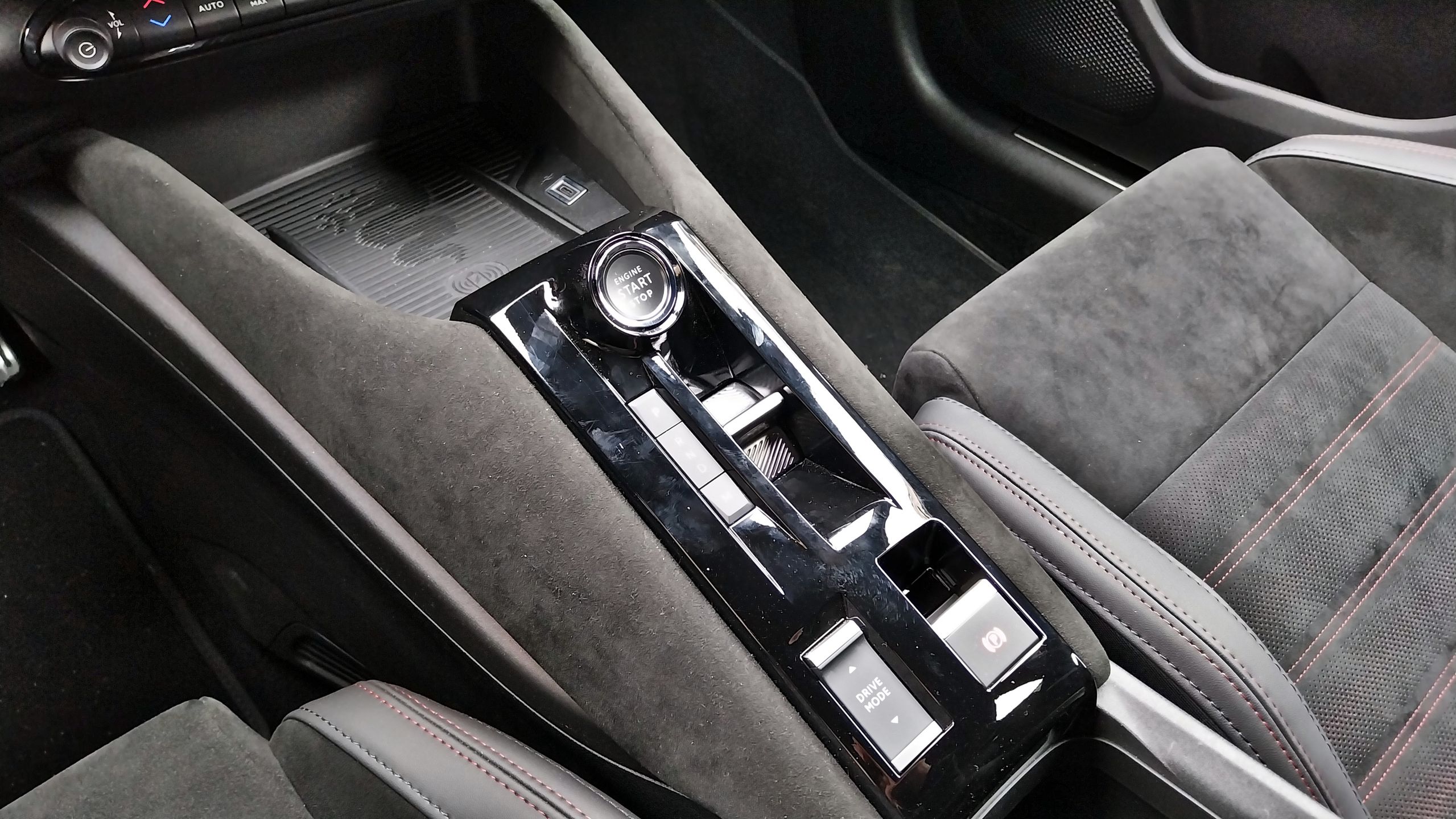 Alfa Romeo Junior Ibrida Q4
