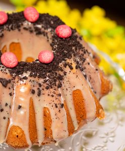 Wielkanocna babka z ciasteczkami. Wersja oreo zachwyci wszystkich domowników