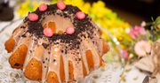 Wielkanocna babka z ciasteczkami. Wersja oreo zachwyci wszystkich domowników