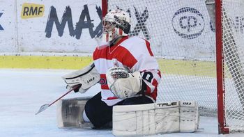 Hokej: Bramkarz Cracovii zakończył karierę. Zostaje w klubie w nowej roli
