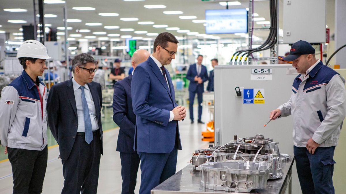 Premier Morawiecki w zakładzie w Wałbrzychu