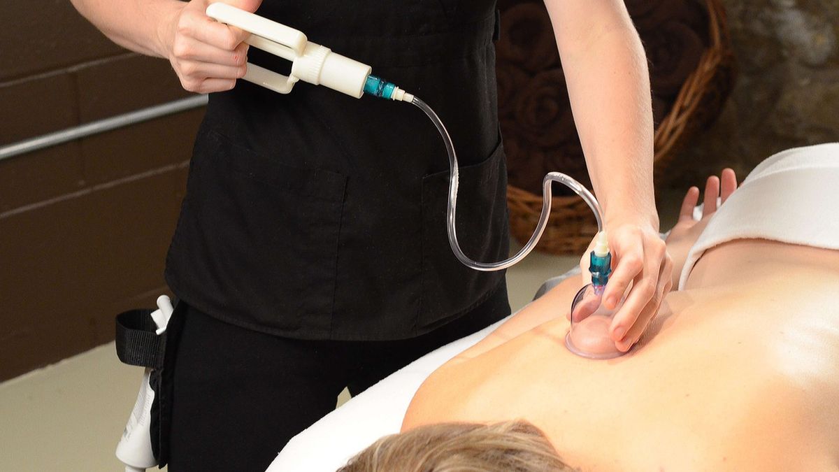 Bańka chińska w ostatnim czasie stała się bardzo popularnym narzędziem, które jest stosowane nie tylko w medycynie estetycznej