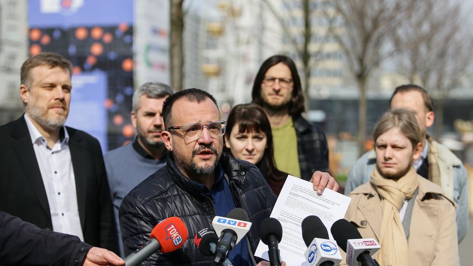 Dawid Dura�, Adrian Zandberg
Katowice, 15.03.2024. Kampania samorz�dowa 2024. Kandydat na prezydenta miasta Dawid Dura� (2L) i wsp�przewodnicz�cy Lewicy Razem Adrian Zandberg (L) na konferencji prasowej w Katowicach, 15 bm. Spotkanie dot. zieleni miejskiej oraz zagro�e� dla Lasu Murckowskiego. (aldg) PAP/Jarek Praszkiewicz
Jarek Praszkiewicz
kampania, kandydat, Katowice 2050, polityka, samorz�dowa, wybory samorz�dowe, briefing prasowy, konferencja prasowa