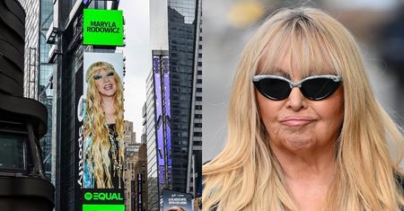 Maryla Rodowicz chwali się billboardem na Time Square. Internauta: "JAKA LAMPUCYRA!". Gwiazda szybko go zgasiła