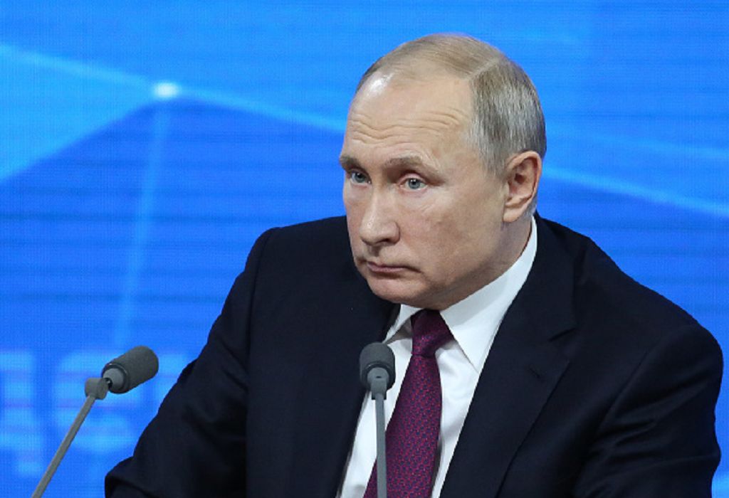 Putin boi się młodzieży. Chce więcej władzy