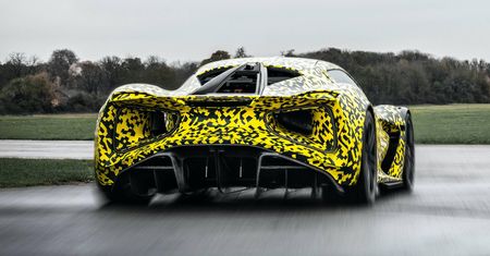 Elektryczny Lotus Evija o mocy 2000 KM pokazuje, co potrafi na torze