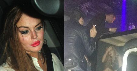 Lindsay Lohan PIJANA POD STOŁEM! (FOTO)