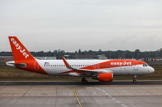 Easy Jet zwalnia pilotów i zamyka bazy