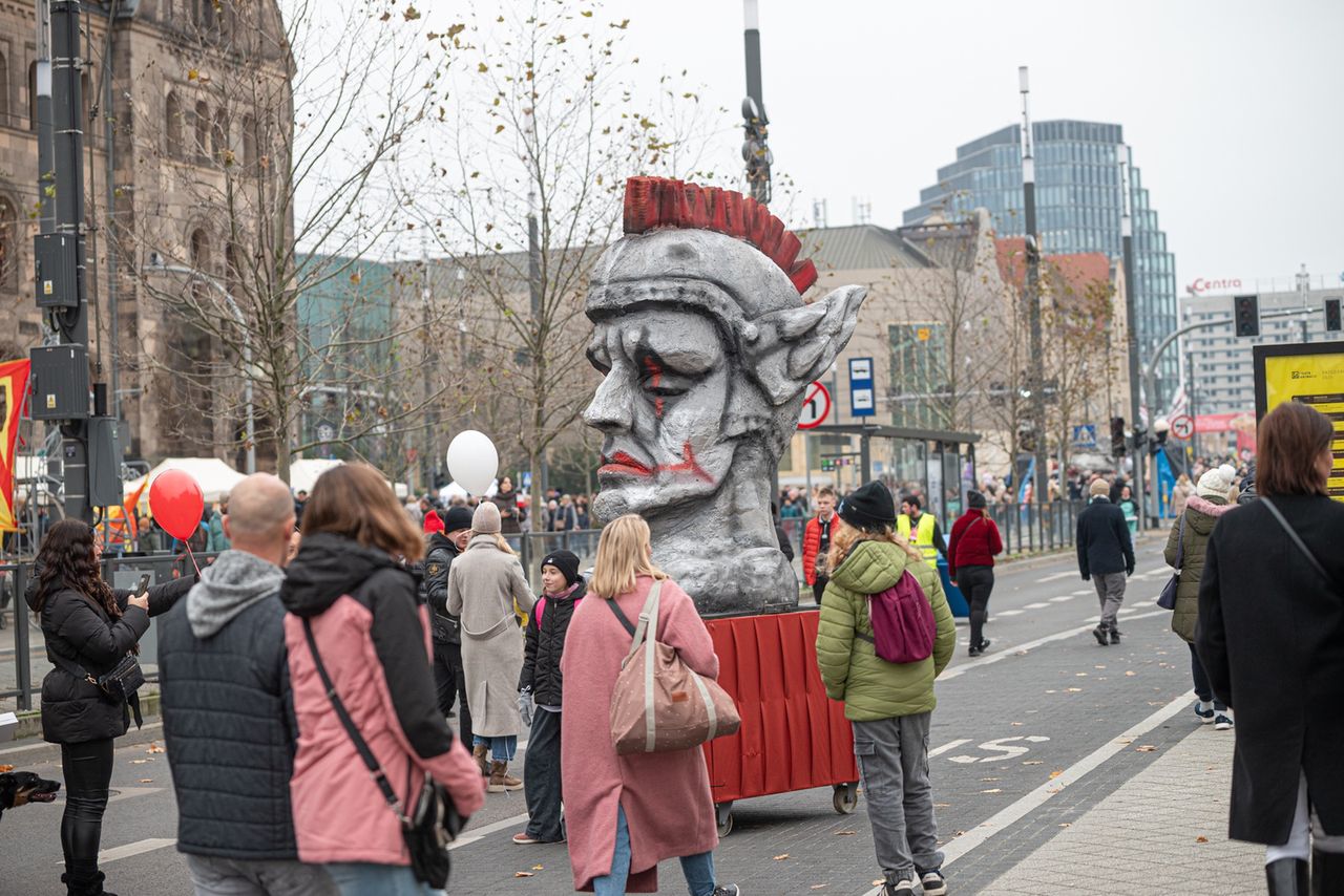 Święty Marcin znów przejął klucz do miasta. Tłumy poznaniaków świętowały mimo deszczu
