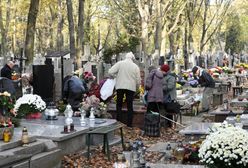 Wszystkich Świętych. Założymy maseczki na cmentarzach? Rzecznik Ministerstwa Zdrowia wyjaśnia