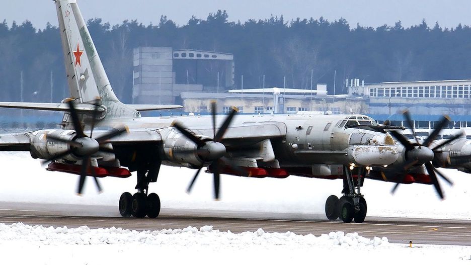 Tu-95MSM z pociskami Ch-101 pod skrzydłami; zdjęcie ilustracyjne