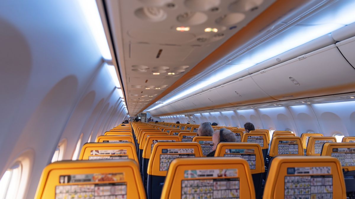 Wnętrze samolotu Ryanair 