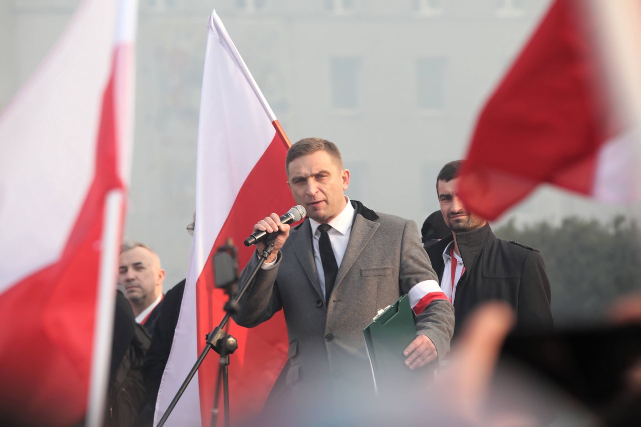 Bąkiewicz wyzwał przeciwników PiS od "plującej hołoty". Opozycja ostro reaguje