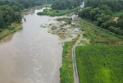 "Niestety mamy powtórkę z września". Wał powodziowy przerwany