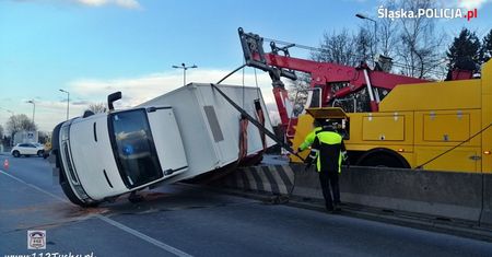 Śląsk. Niebezpiecznie na drogach, kilka groźnych wypadków z udziałem tirów
