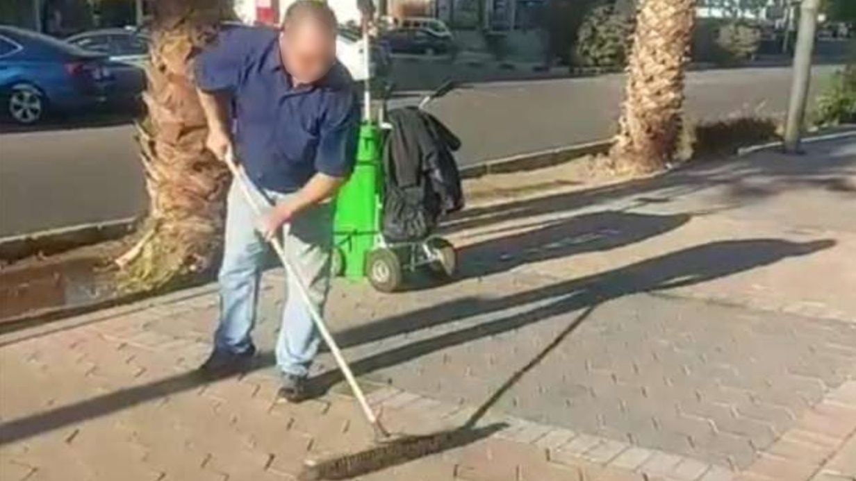 Polak sprząta swoją dzielnicę