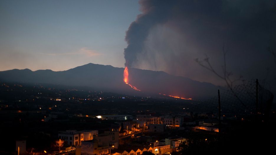 Hiszpania. Cumbre Vieja w fazie największej erupcji 