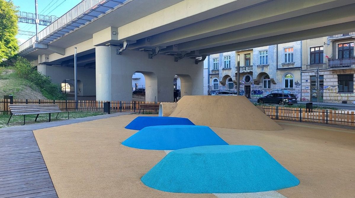 Park Kolejowy w Krakowie. Mieszkańcy zaniepokojeni: Jest beton, a co z zielenią?