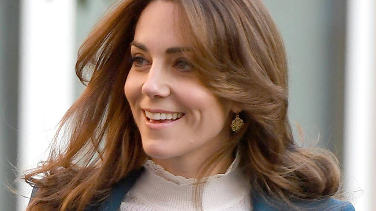 Kobieca i elegancka Kate Middleton jak zwykle zwróciła na siebie uwagę znawców mody. Co za szyk!