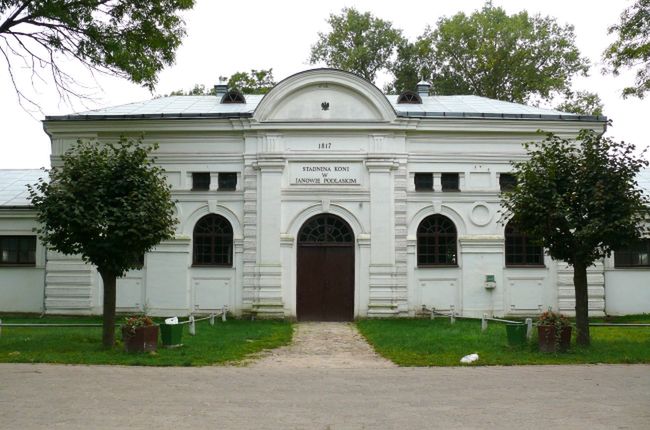 Stadnina koni arabskich maneż, Janów Podlaski (fot. ArPiCh / Wikipedia.org CC BY-SA 3.0 pl) 