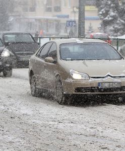 Zima znacznie spowolniła ruch w miastach