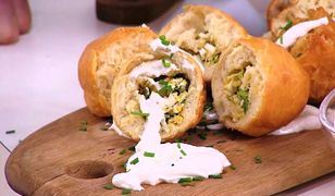 Drożdżowe pierożki z nadzieniem jajecznym