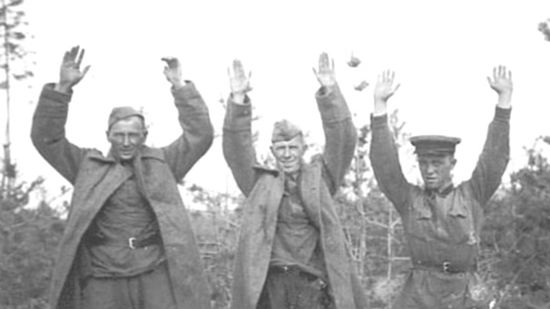 Tchórze i zdrajcy czy osoby, które potrzebowały pomocy?