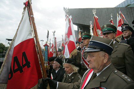 Powstańcy klepią biedę