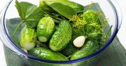 Surówka z ogórków małosolnych - przepis. Świetny dodatek do obiadu
