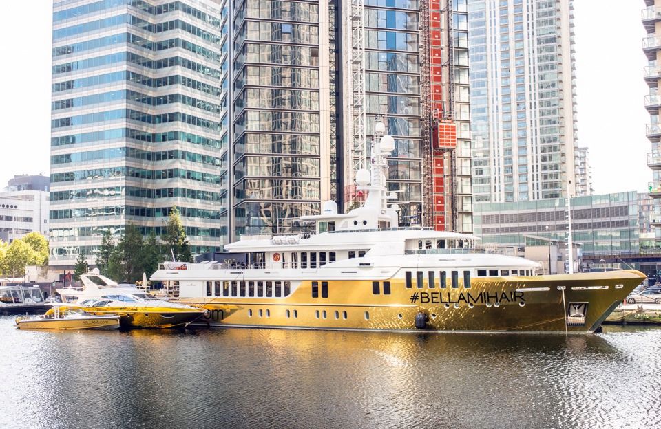 Luksusowy i złoty jacht. Jest wart 16 milionów funtów i stanął w Londynie