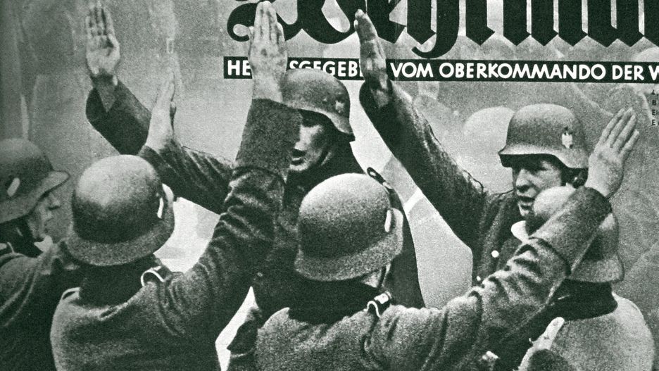 Pierwsza przysięga nowych rekrutów, koniec 1939 r. (fot. Bundesarchiv)